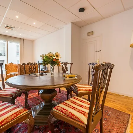 Centro Retiro Apartment Madrid